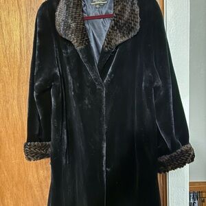 Novelti Black Faux Fur Coat with leopard collar and cuffs